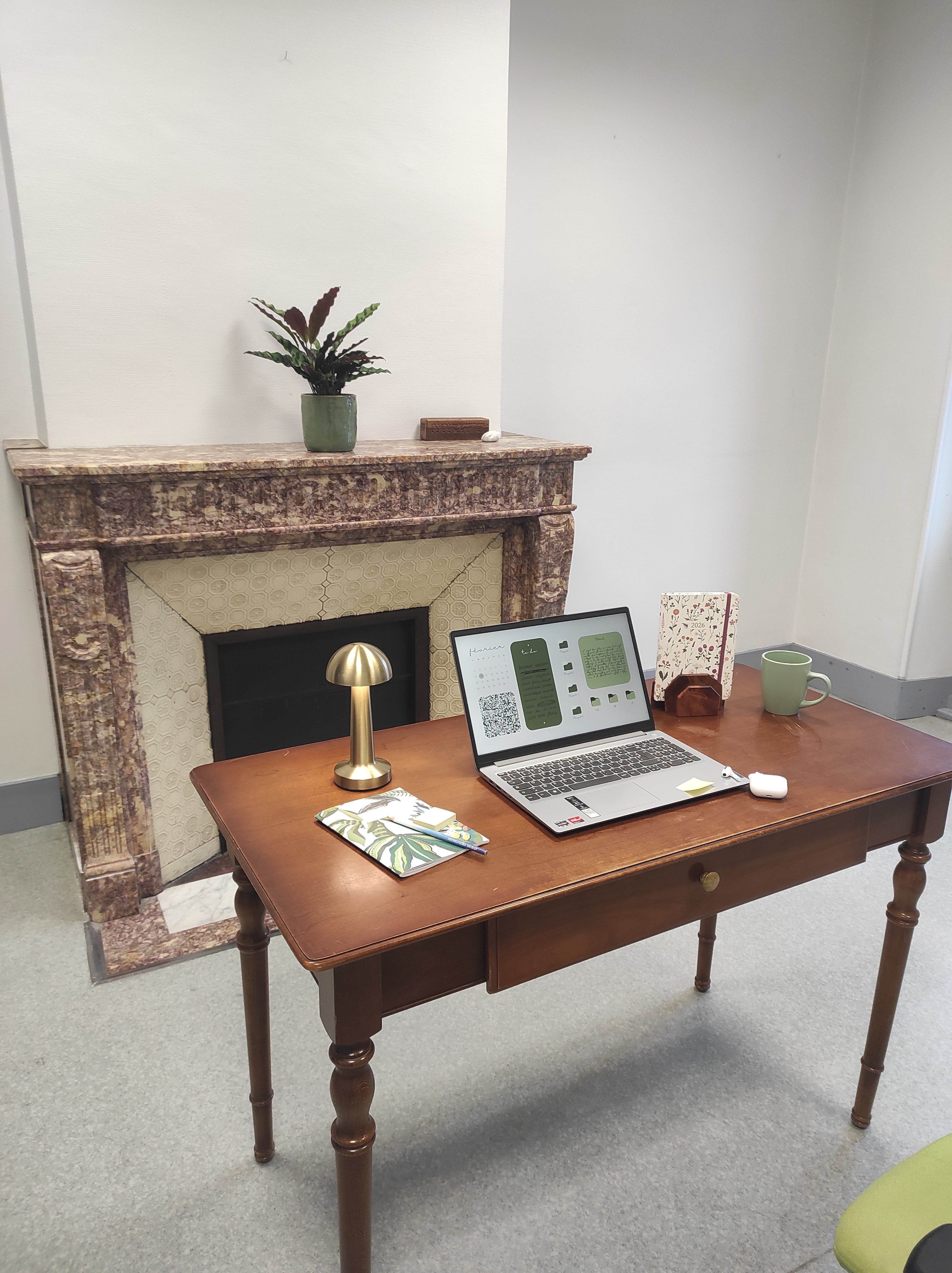 Bureau nomade avec cheminée ancienne, Génie Montauban